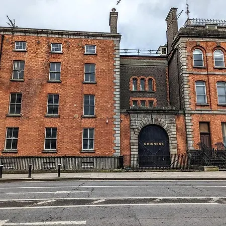 Near Guinness & Heuston Station アパート ダブリン